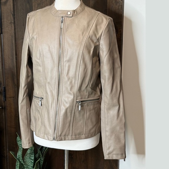 Mo-Ka by SantaFe Apparel Women’s Size M Zip up faux leather Jacket - Picture 1 of 9